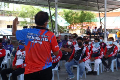 Santo Tomas LGU distributes honorarium to Barangay Tanods