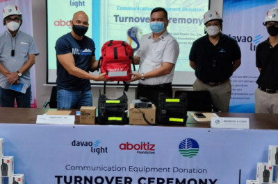 DENR 11, nakatanggap ng kagamitan mula sa Davao Light, Aboitiz Foundation para sa pagbabantay ng Mt. Apo at Mt. Hamiguitan