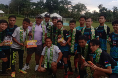 Davao's Crocs Lolong gets 2nd place in Bacolod football tourney