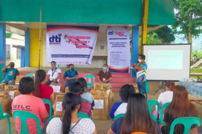 DTI-Davao de Oro completes distribution of livelihood kits to 300 individuals