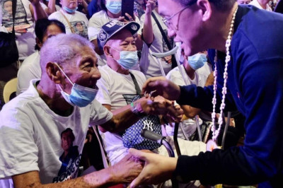 Thousands of typhoon victims personally aided by Bong Go and Robin Padilla in their visit to Zamboanga City