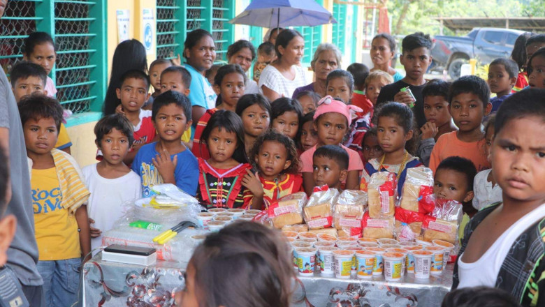 Talaingod IP students receive gifts from 10ID, stakeholders