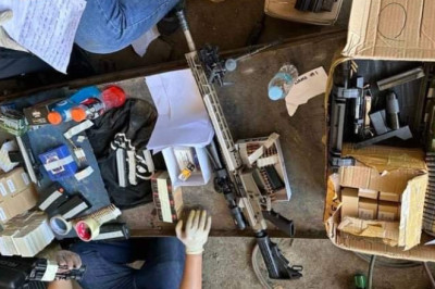 Compound ni kanhi Gov. Henry Teves sa Negros Oriental, gi-ronda; mga armas, bala nakuha