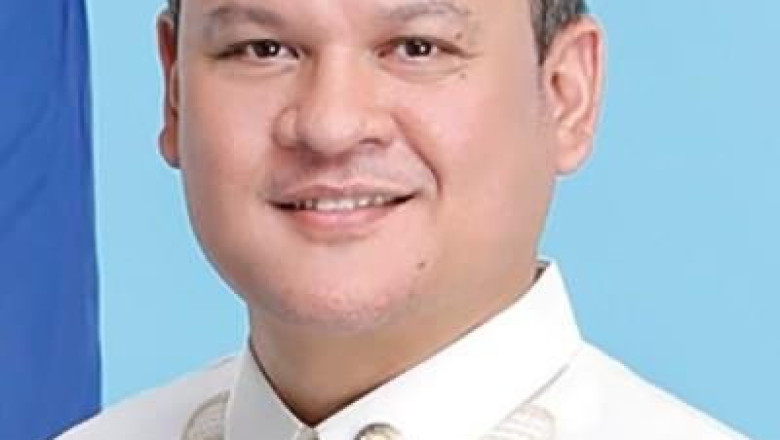 Rep. Duterte  seeks pay hike for  public social workers