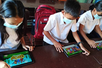 Surigao del Sur school goes digital with PLDT and Smart School-in-a-Bag