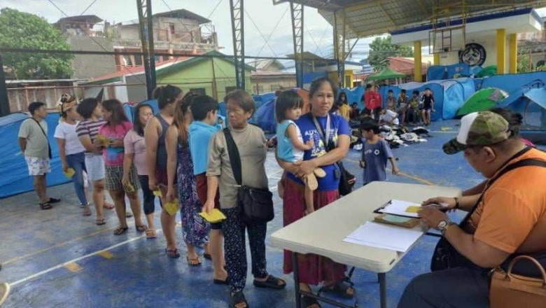 Rep. Duterte distributes aid to Davao fire victims