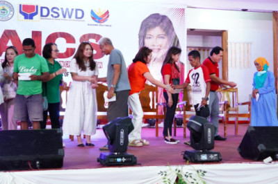 Sen. Marcos distributes P16 million  cash aid to 5,000 Cotabateños