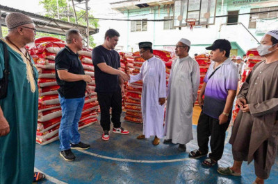 30 Muslim communities get cash aid, sacks of rice from Rep. Duterte