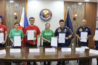 Grab, MOVE IT conduct road safety training for Davao drivers and riders