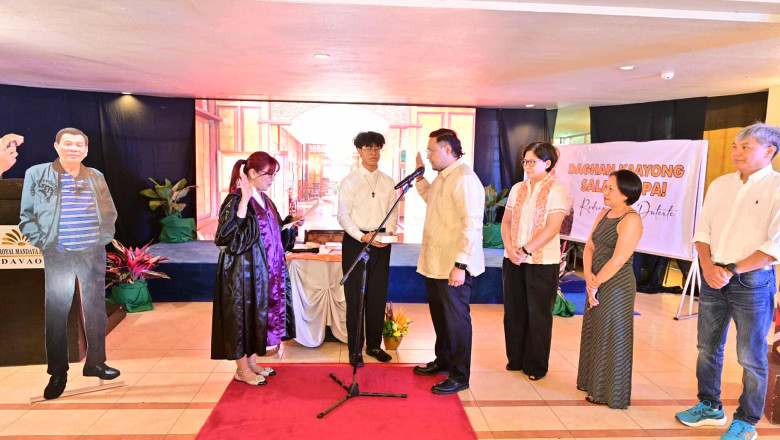 Dutertes Take Oath of Office