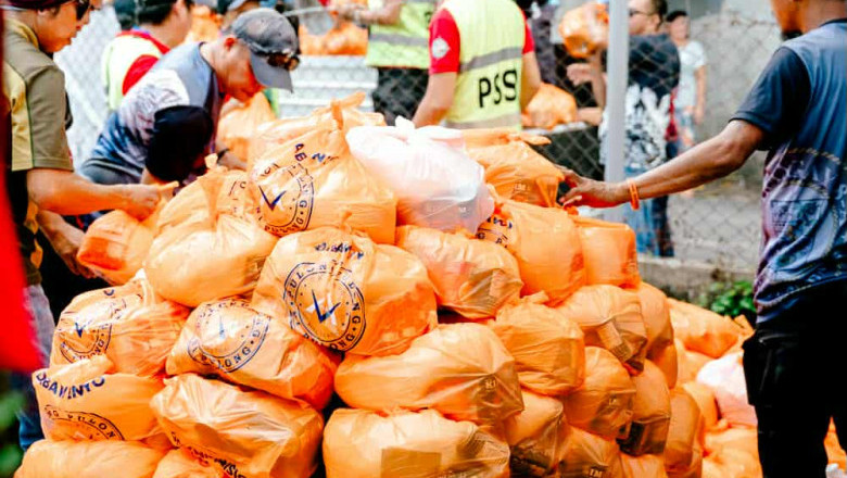 Duterte office distributes food packs in cemetery outreach
