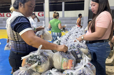 Bong Go gives aid to typhoon victims in Nasipit, Agusan del Norte