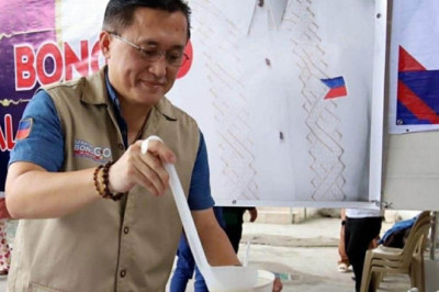 Palugaw ni Mr. Malasakit brings comfort to patients, health workers in Metro Manila, Davao City