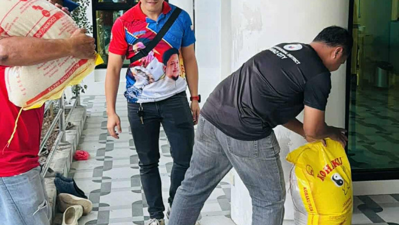Rep. Omar Duterte distributes rice to six mosques in Davao City’s 2nd District
