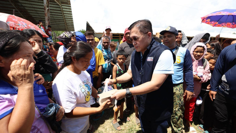 Sen. Bong Go personally assists earthquake victims in Malapatan, Sarangani Province, extends condolences to bereaved families