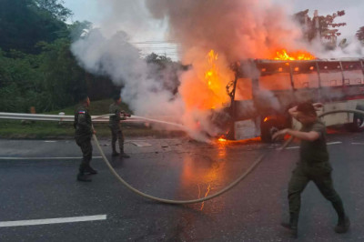 10ID Troops respond to bus fire in Mawab