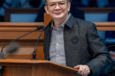 Chiz urges Senate to pass  bill fixing 5-year term for Barangay, SK Officials
